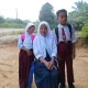 Orang Tua Semangat Antarkan Anak ke Sekolah