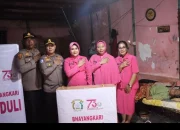 Ketua Bhayangkari Cabang Kuansing Serahkan Bantuan Kursi Roda kepada Warga Kurang Mampu di Kuantan Mudik