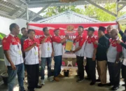 DKD Garda Prabowo Provinsi Riau Suhardi Serahkan SK Depenitip Ke DKC Kab Inhu